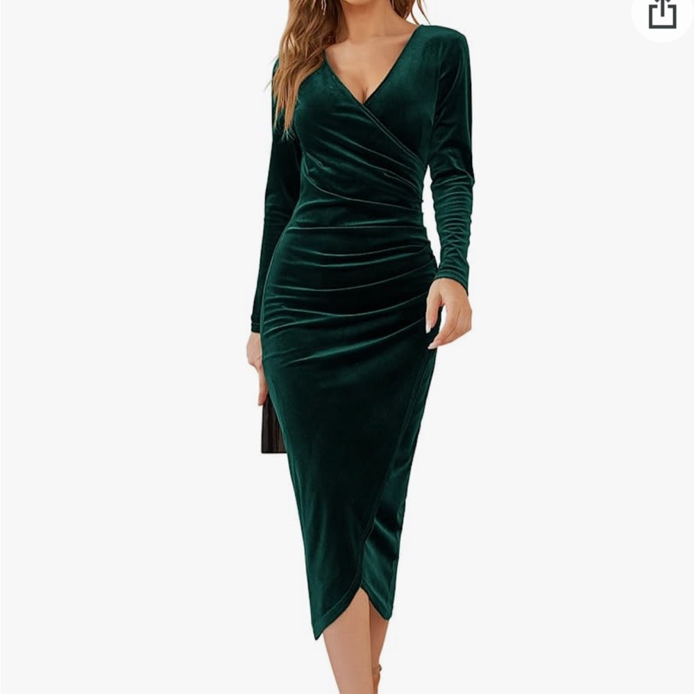 Chic Velvet Maxi Dress in Deep Green